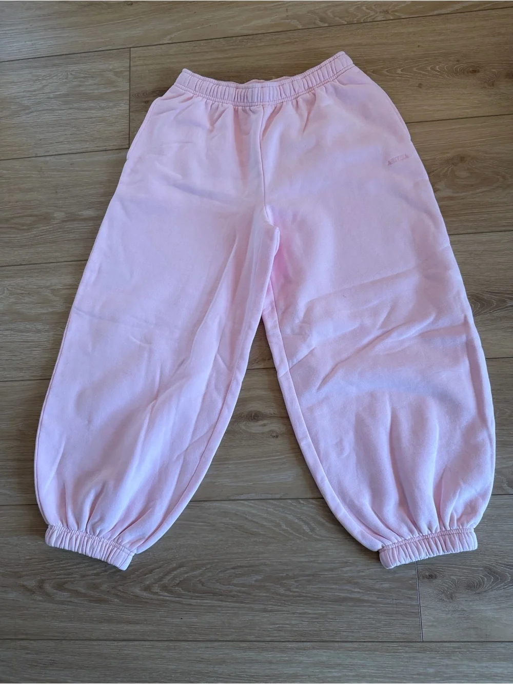 Aritzia Light Pink women’s Jogger Sweatpants - Picture 4 of 4